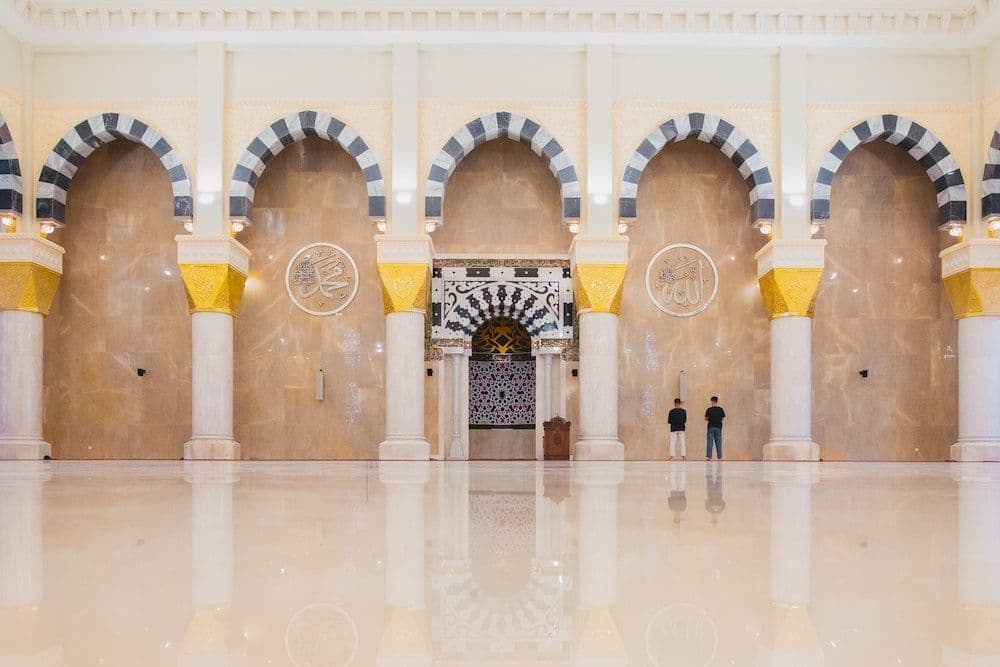 14 Popular and Historical Indonesian Religious Tourist Attractions
